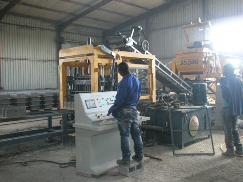 混凝(níng)土砌塊成型機要(yào)經常檢查哪些部(bù)位确保磚機正常(chang)使用